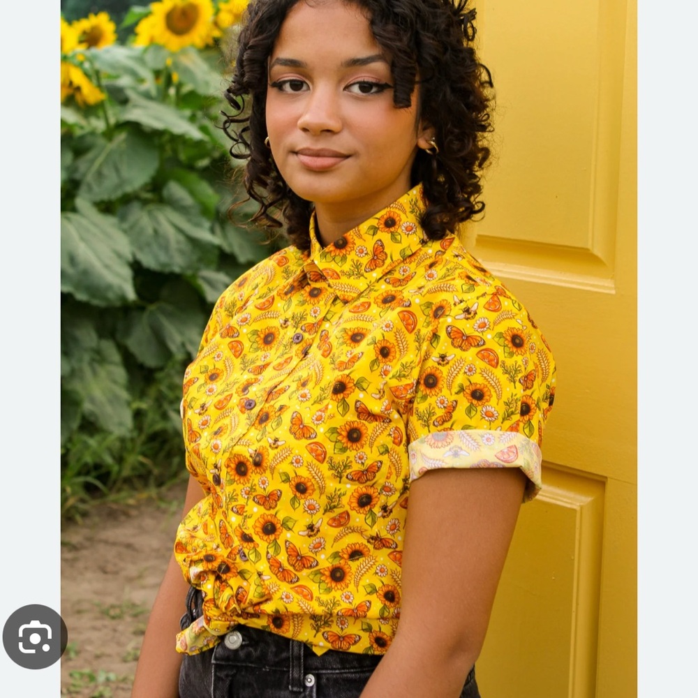 EUC Unisex Carmico Sunflower Button Up Shirt - S